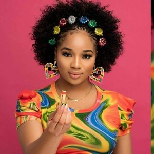 Meet your Posher, Lola